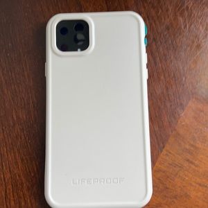iPhone 11 Pro Max Lifeproof case